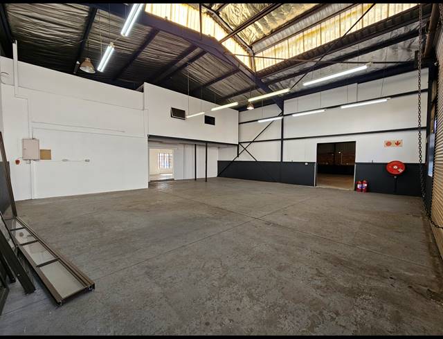558M² WAREHOUSE TO LET IN JET PARK